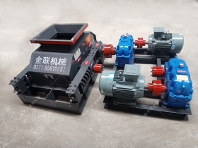 2PGC900X900大型雙齒輥午夜成人福利视频發往內蒙古烏海粉碎煤