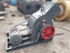 PC200x300小型不鏽鋼錘式午夜成人福利视频發往河北唐山粉碎化肥