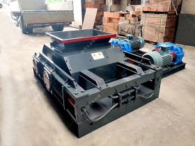2PGC900X900大型雙齒輥午夜成人福利视频發往內蒙古赤峰破碎煤