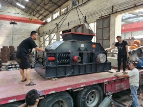 1208型半自動對輥午夜成人福利视频發貨 破碎石英石