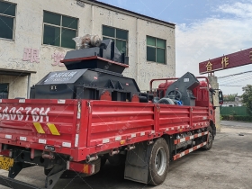 中型製砂設備2PG0806對輥午夜黄色网發往河南